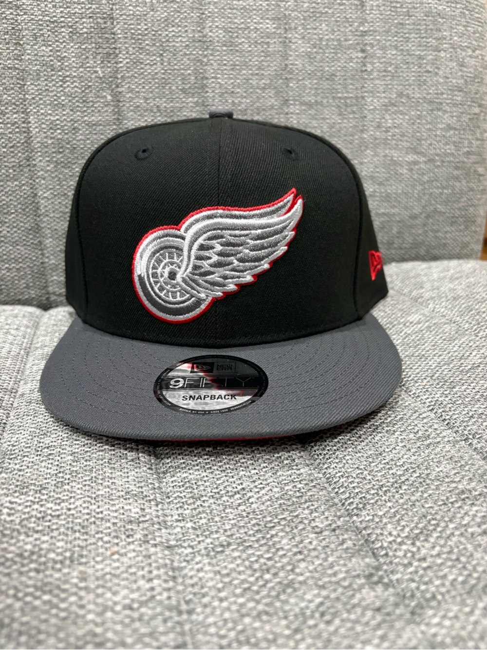 New Era Detroit Red Wings Black and Gray Snapback Hat